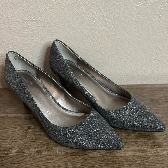 Womens Monet Pewter Glitter High Heel Pumps Jane Point Toe Slip On 8.5M - Picture 1 of 12